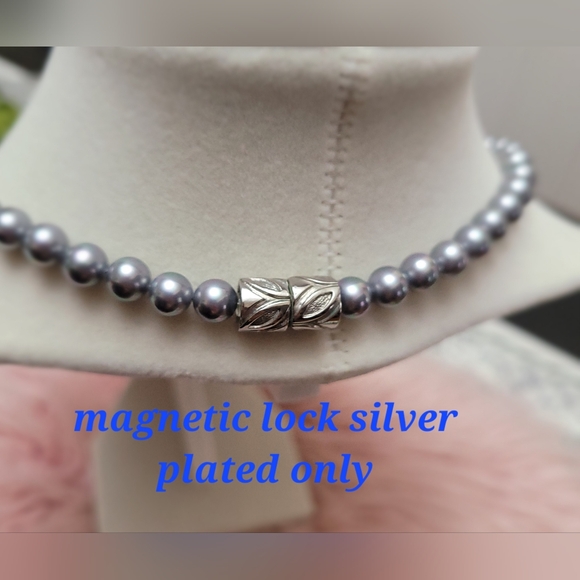 FAUX PEARL NECKLACE IN WHITE & SILVER GRAY - Picture 9 of 10